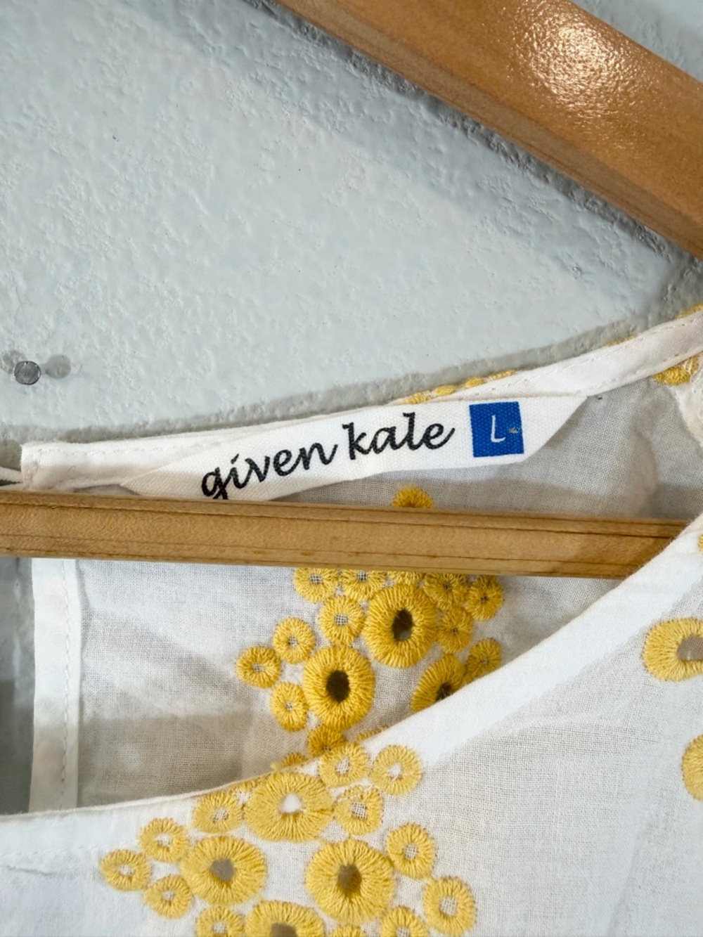 Given Kale White Yellow Eyelet Lace Blouse Size L Scallop Edge Summer Cotton - Picture 5 of 9